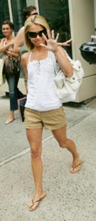 Kelly Ripa feet photo thumbnail