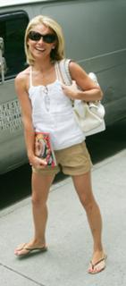 Kelly Ripa feet photo thumbnail