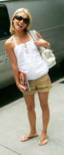Kelly Ripa feet photo thumbnail