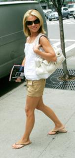 Kelly Ripa feet photo thumbnail