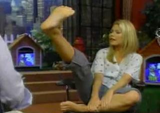 Kelly Ripa feet photo thumbnail