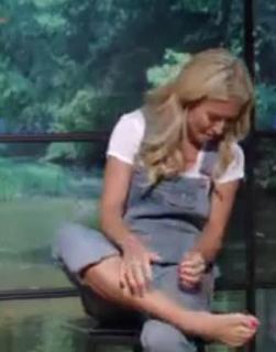 Kelly Ripa feet photo thumbnail