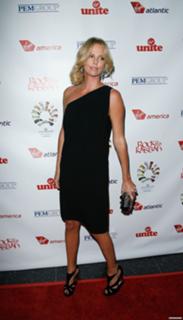 Charlize Theron feet photo thumbnail