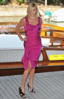 Charlize Theron feet photo thumbnail