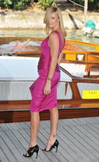 Charlize Theron feet photo thumbnail