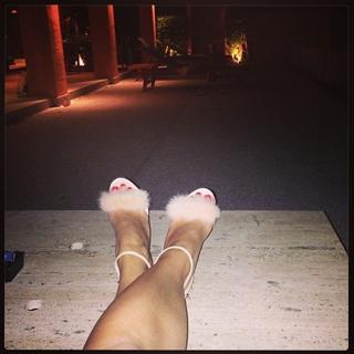 Rita Ora feet photo thumbnail