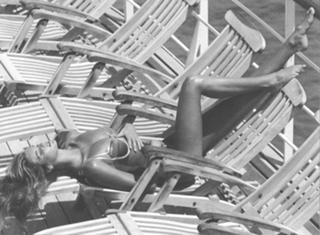 Elle Macpherson feet photo thumbnail