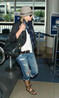 Charlize Theron feet photo thumbnail