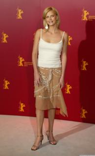 Charlize Theron feet photo thumbnail