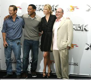 Charlize Theron feet photo thumbnail