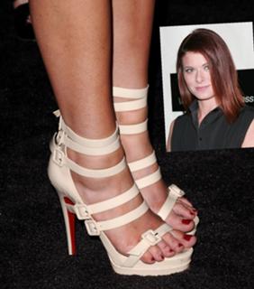 Debra Messing feet photo thumbnail