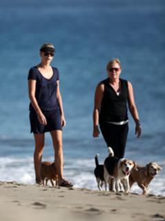 Charlize Theron feet photo thumbnail