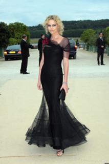 Charlize Theron feet photo thumbnail