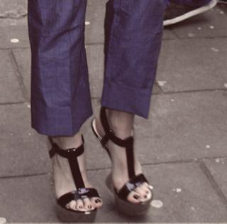 Rita Ora feet photo thumbnail