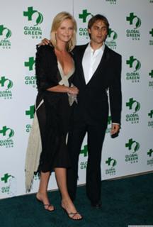 Charlize Theron feet photo thumbnail