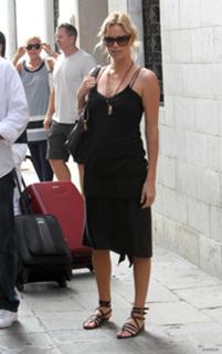 Charlize Theron feet photo thumbnail