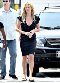 Charlize Theron feet photo thumbnail