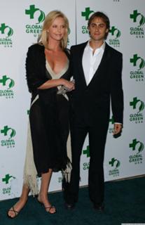 Charlize Theron feet photo thumbnail