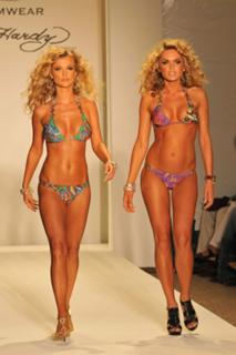 Joanna Krupa feet photo thumbnail