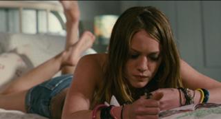 Hilary Duff feet photo thumbnail