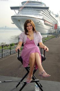 Katharine McPhee feet photo thumbnail