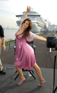 Katharine McPhee feet photo thumbnail