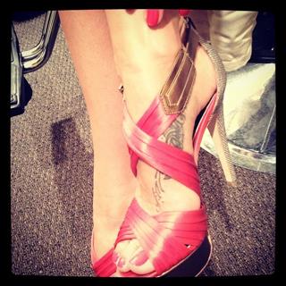Brooke Burke feet photo thumbnail