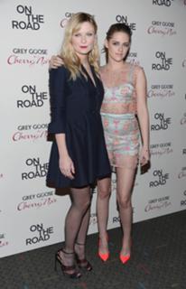 Kirsten Dunst feet photo thumbnail