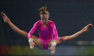 Nastia Liukin feet photo thumbnail