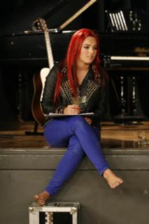 Ewa Farna feet photo thumbnail