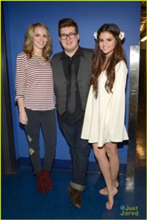 Selena Gomez feet photo thumbnail