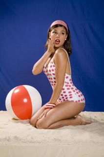 Isis Valverde feet photo thumbnail