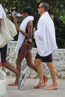 Naomi Campbell feet photo thumbnail