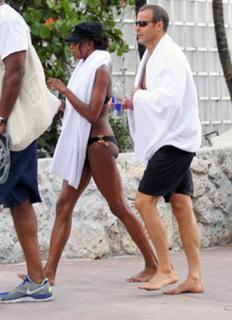 Naomi Campbell feet photo thumbnail