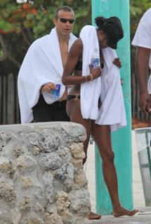 Naomi Campbell feet photo thumbnail