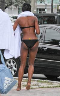 Naomi Campbell feet photo thumbnail