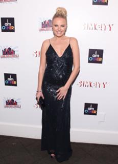 Malin Akerman feet photo thumbnail