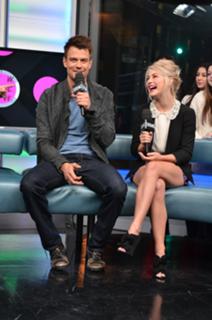 Julianne Hough feet photo thumbnail