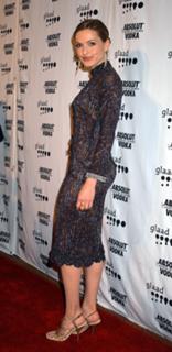 Mariska Hargitay feet photo thumbnail