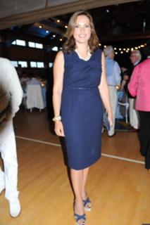 Mariska Hargitay feet photo thumbnail
