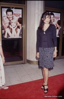 Mariska Hargitay feet photo thumbnail