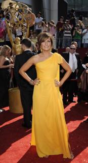 Mariska Hargitay feet photo thumbnail