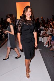 Mariska Hargitay feet photo thumbnail