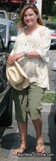 Mariska Hargitay feet photo thumbnail