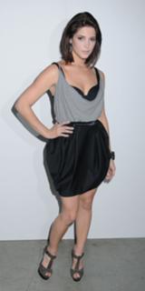 Ashley Greene feet photo thumbnail