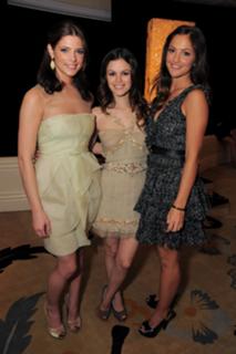 Ashley Greene feet photo thumbnail