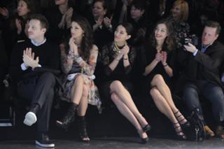 Ashley Greene feet photo thumbnail
