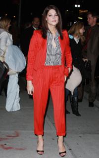 Ashley Greene feet photo thumbnail