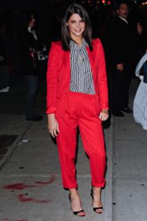 Ashley Greene feet photo thumbnail