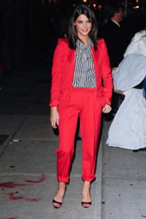 Ashley Greene feet photo thumbnail